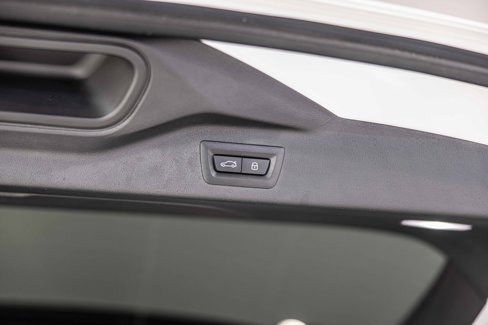 Used 2025 BMW X7 M60i w/ Climate Comfort Package image 18