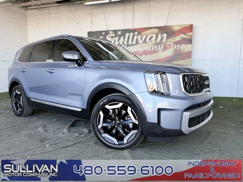 Used 2023 Kia Telluride EX w/ EX Captain's Chair Package image 1