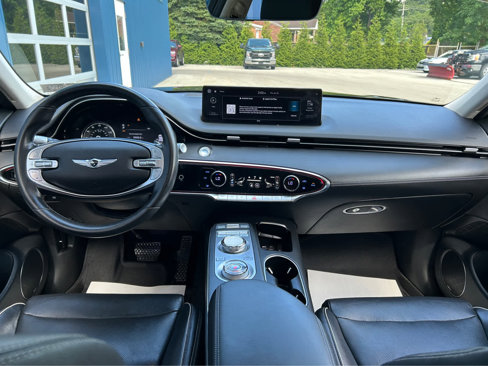 Used 2022 Genesis GV70 2.5T w/ Advanced Package image 9