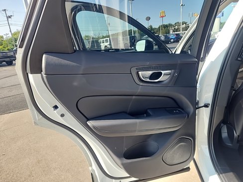 Certified 2025 Volvo XC60 B5 Plus image 33