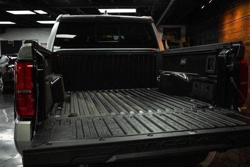 Used 2025 Toyota Tacoma TRD Off-Road image 7