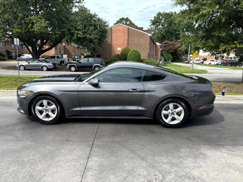Used 2017 Ford Mustang Coupe image 7