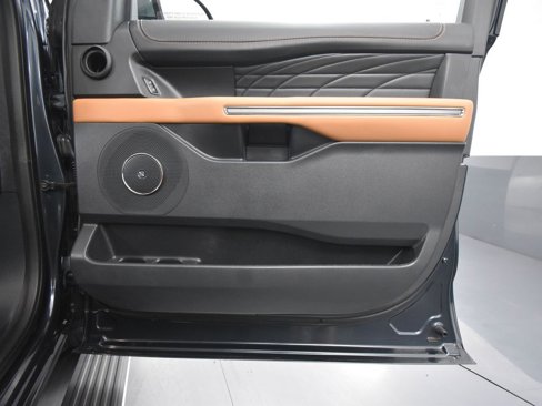 Used 2024 Ford Expedition Platinum image 53