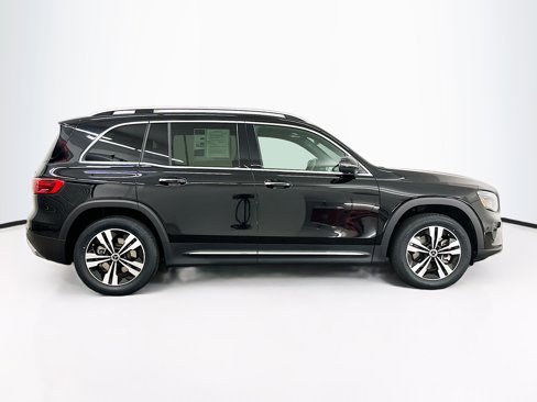 Used 2025 Mercedes-Benz GLB 250 4MATIC image 10