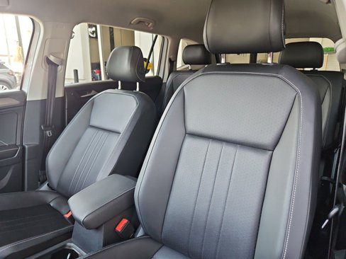 Used 2024 Volkswagen Tiguan SE image 24