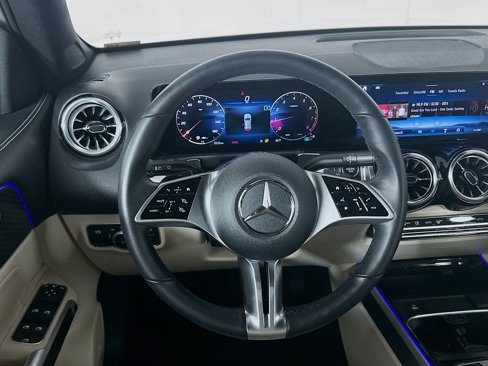 Used 2025 Mercedes-Benz GLB 250 image 18