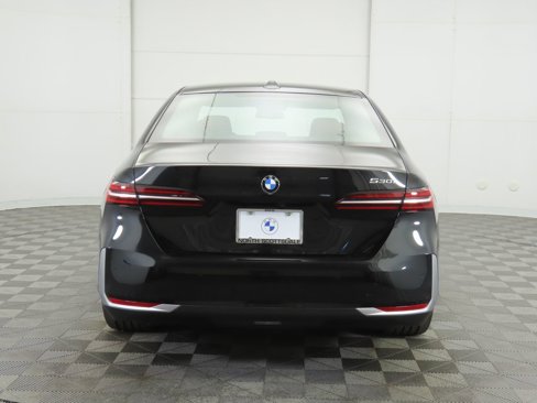 Used 2025 BMW 530i w/ Premium Package image 6