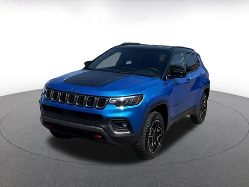 Used 2025 Jeep Compass Trailhawk image 4