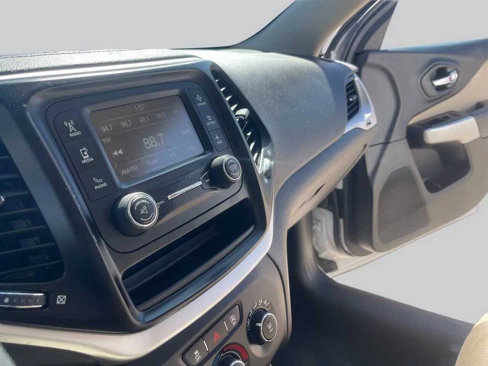 Used 2018 Jeep Cherokee Latitude image 21