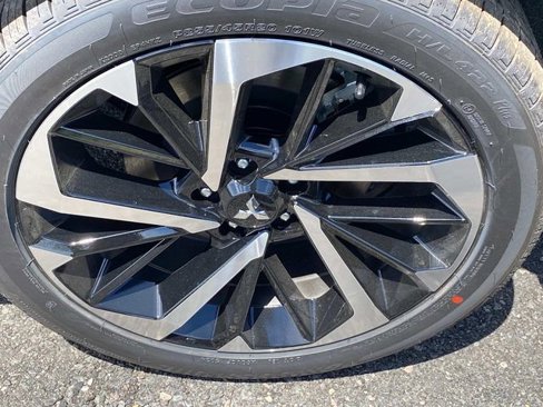 New 2025 Mitsubishi Outlander 4WD Plug-In Hybrid image 6