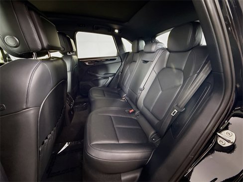 Used 2023 Porsche Macan Turbo image 18