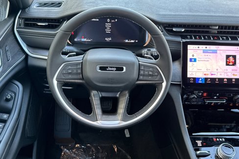 New 2025 Jeep Grand Cherokee L Altitude image 13