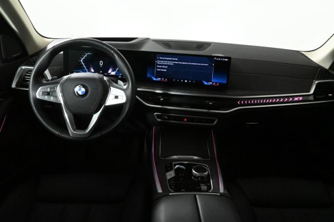 Used 2025 BMW X7 xDrive40i w/ Premium Package image 16