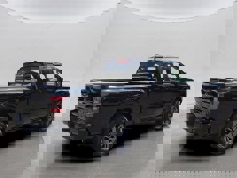 Used 2025 Nissan Frontier SV image 3