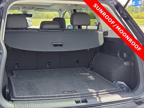 Used 2022 Volkswagen Tiguan SE image 9