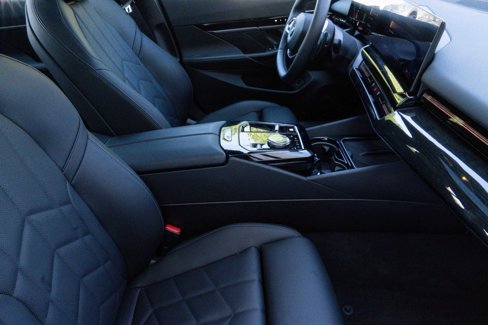 Certified 2025 BMW 530i w/ Premium Package image 13