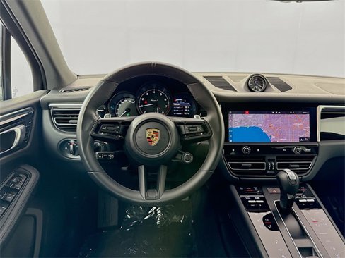 Used 2023 Porsche Macan Turbo image 19