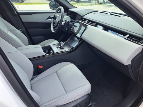 Used 2026 Land Rover Range Rover Velar Dynamic SE image 3
