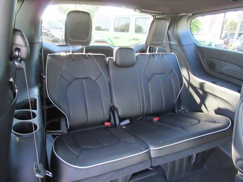 New 2026 Chrysler Pacifica Limited w/ S Appearance Package image 32