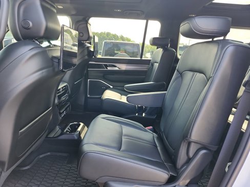 New 2025 Jeep Wagoneer L Series II image 24