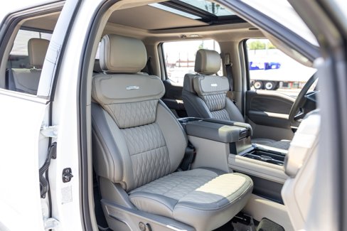 Used 2025 Ford F450 Platinum w/ Platinum Plus Package image 38