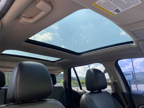 Used 2012 Ford Edge Sport w/ Driver Entry Pkg image 18