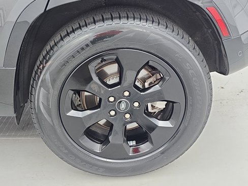 Certified 2024 Land Rover Defender 110 X-Dynamic SE image 31