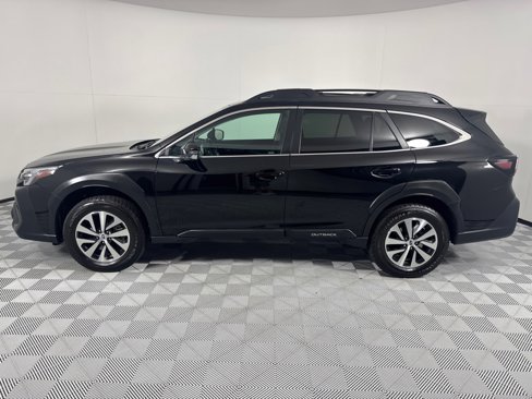 Used 2023 Subaru Outback Premium image 9