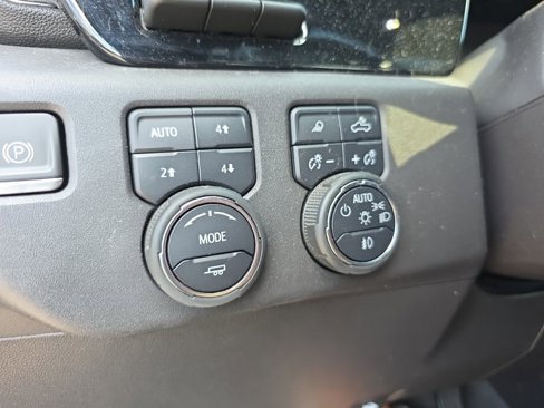 Used 2024 Chevrolet Silverado 1500 ZR2 w/ Technology Package image 15