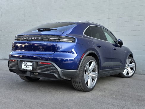 New 2024 Porsche Macan 4 Electric image 9
