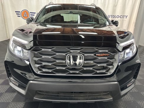 Used 2025 Honda Passport TrailSport image 3