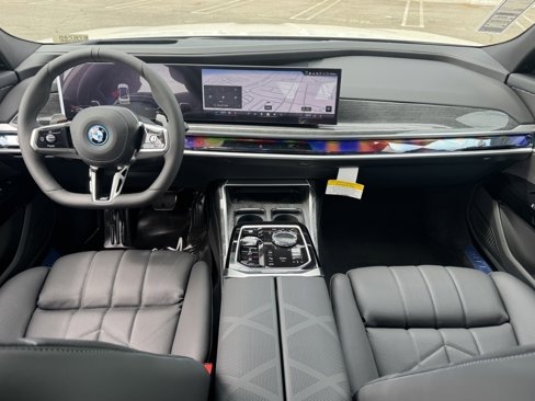 New 2026 BMW 750e xDrive image 28