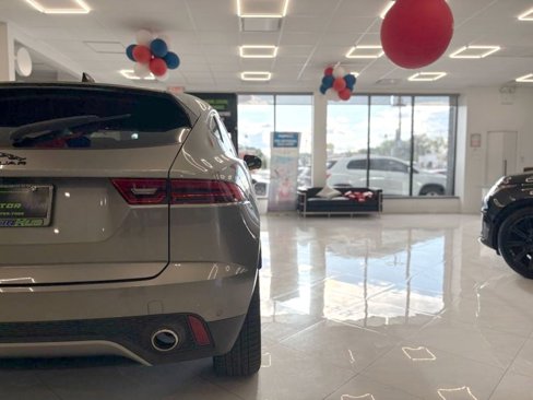 Used 2022 Jaguar E-PACE SE image 13