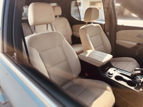 Used 2023 Chevrolet Traverse LS image 16
