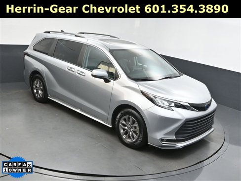 Used 2023 Toyota Sienna XLE image 35