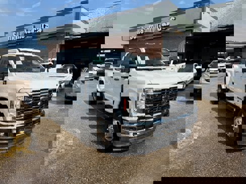 Used 2023 Ford F350 XLT image 3