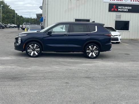 New 2025 Mitsubishi Outlander SE image 2