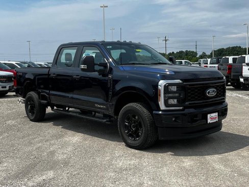 New 2025 Ford F250 4x4 Crew Cab Super Duty image 2