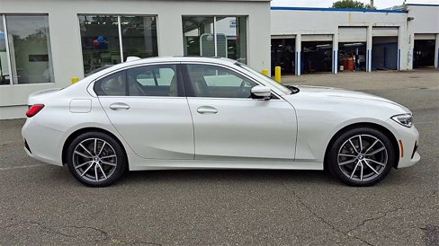 Used 2021 BMW 330i xDrive Sedan w/ Premium Package image 9