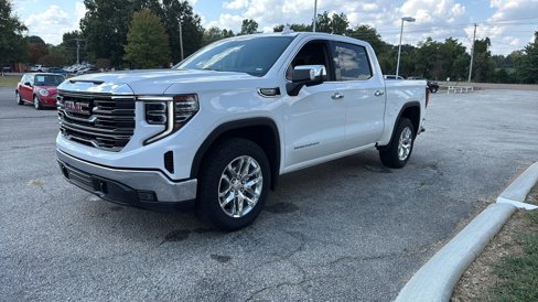 Used 2025 GMC Sierra 1500 SLT image 1