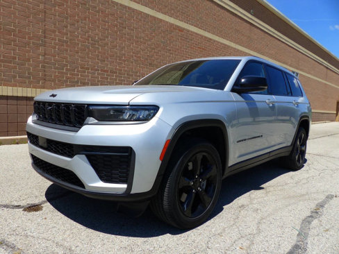 Used 2024 Jeep Grand Cherokee L Altitude image 6