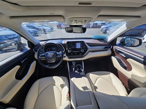 Used 2021 Toyota Highlander XLE image 20