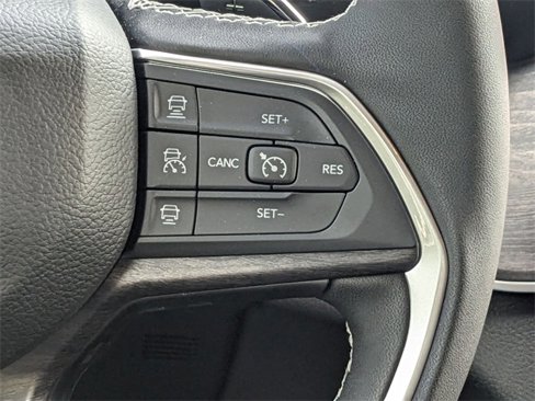 New 2025 Jeep Grand Cherokee L Limited image 18