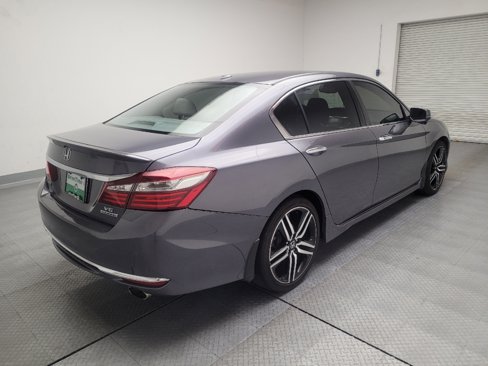 Used 2017 Honda Accord Touring image 9