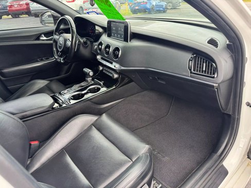 Used 2020 Kia Stinger GT-Line image 12