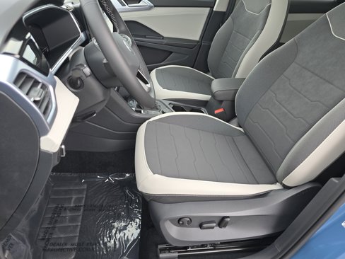 New 2025 Volkswagen Taos SE image 22