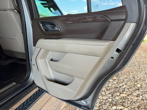 Used 2021 Chevrolet Tahoe Z71 w/ Z71 Off-Road Package image 26