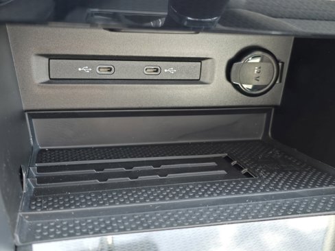 New 2025 Volkswagen Taos SE image 24