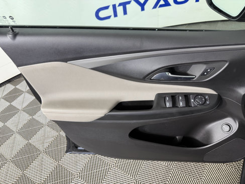 Used 2025 Buick Envista Avenir image 23