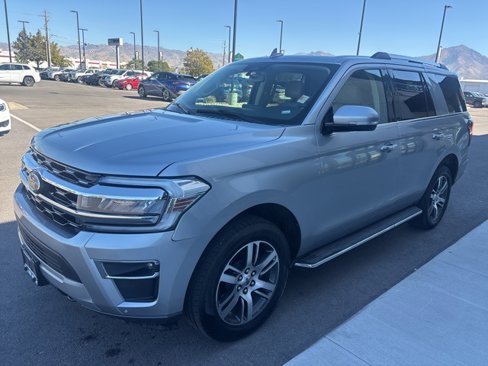 Used 2023 Ford Expedition Limited image 3